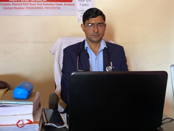 Vaidya Mohit Bhatt BAMS, Ayurvedic doctor at Om Setu Yogashala Rishikesh